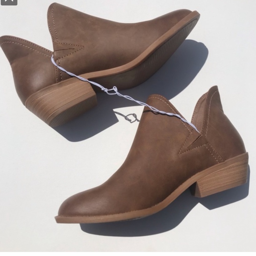 Universal Thread Nora V-Cut Ankle Booties - 6.5